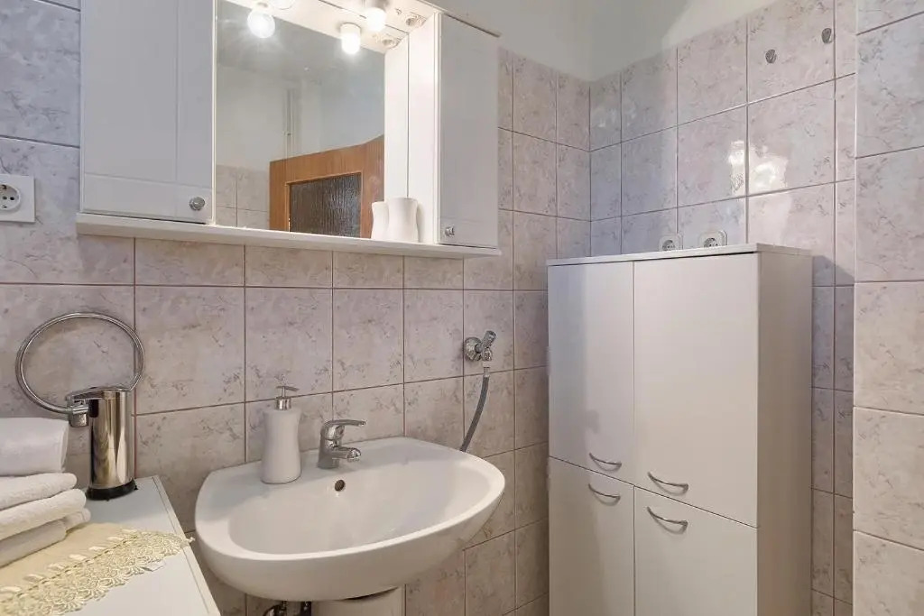 Apartman D&D, Dvorine 63