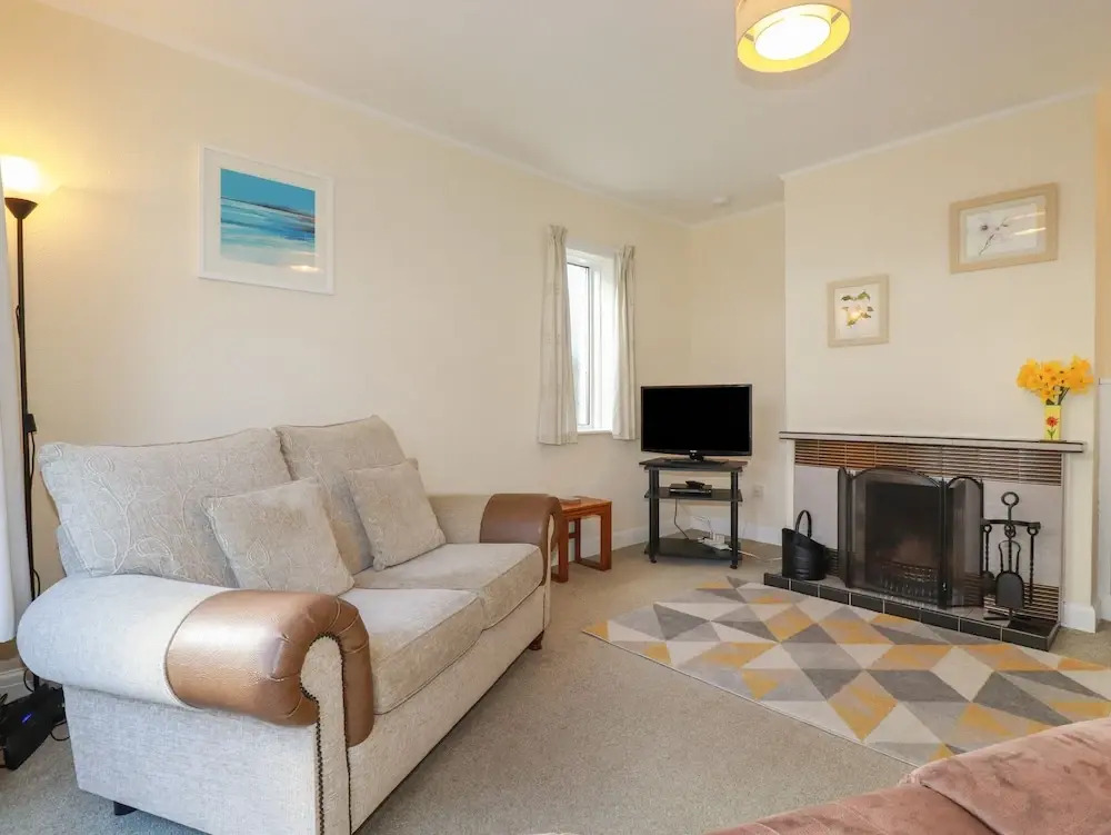 5 Carlyon Road