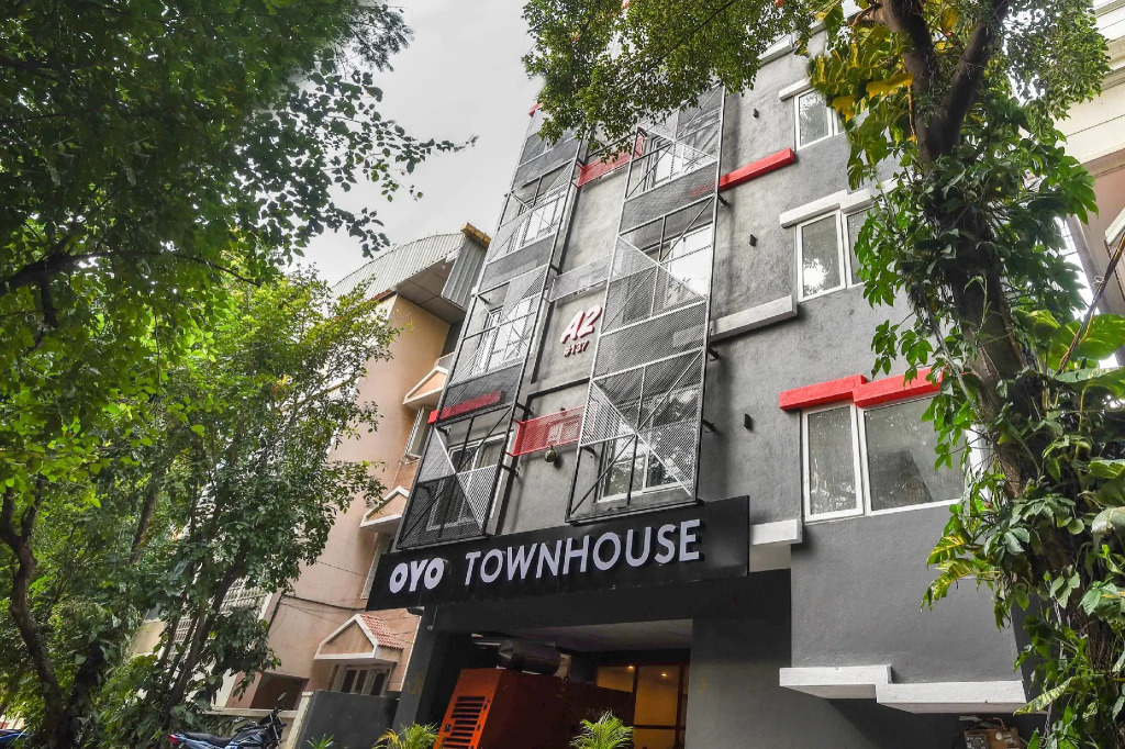 OYO Townhouse 255 Indiranagar Double Road