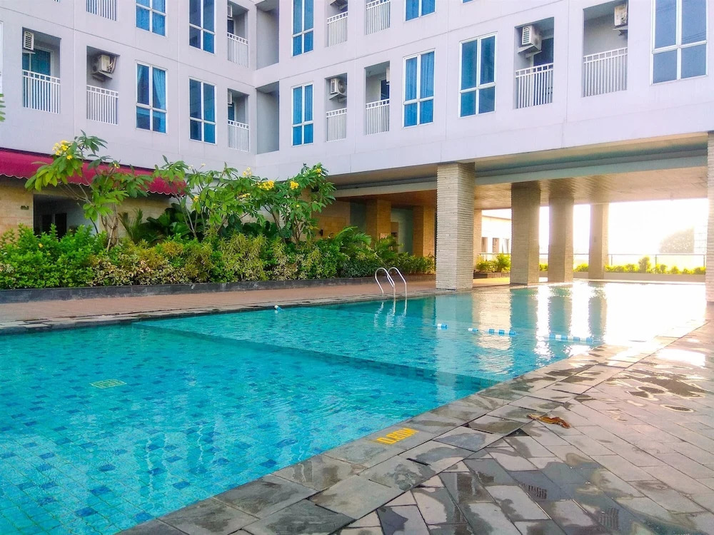 Homey And Relaxing Studio Grand Dhika City Apartment