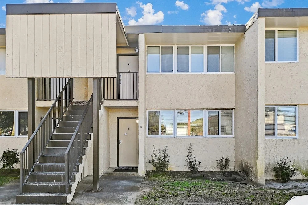 Sea Palm 1D is a 2 BR 1 Bath that is pet friendly and sleeps 6 by RedAwning
