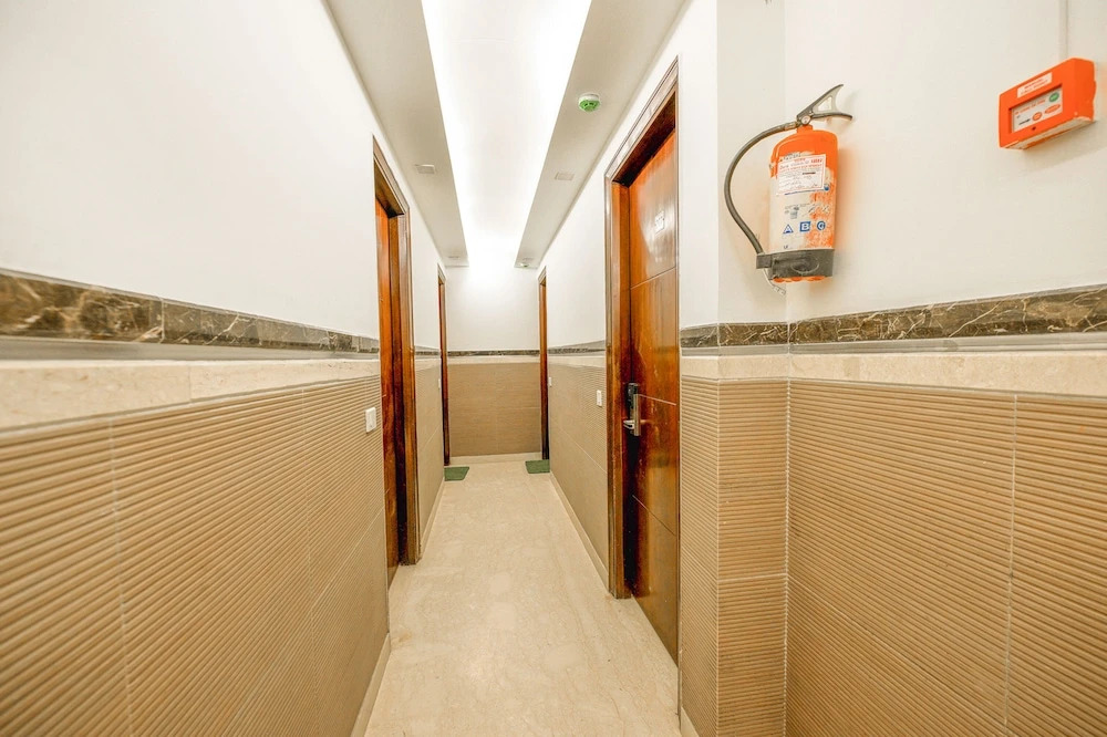 Fabhotel Silver Crown I
