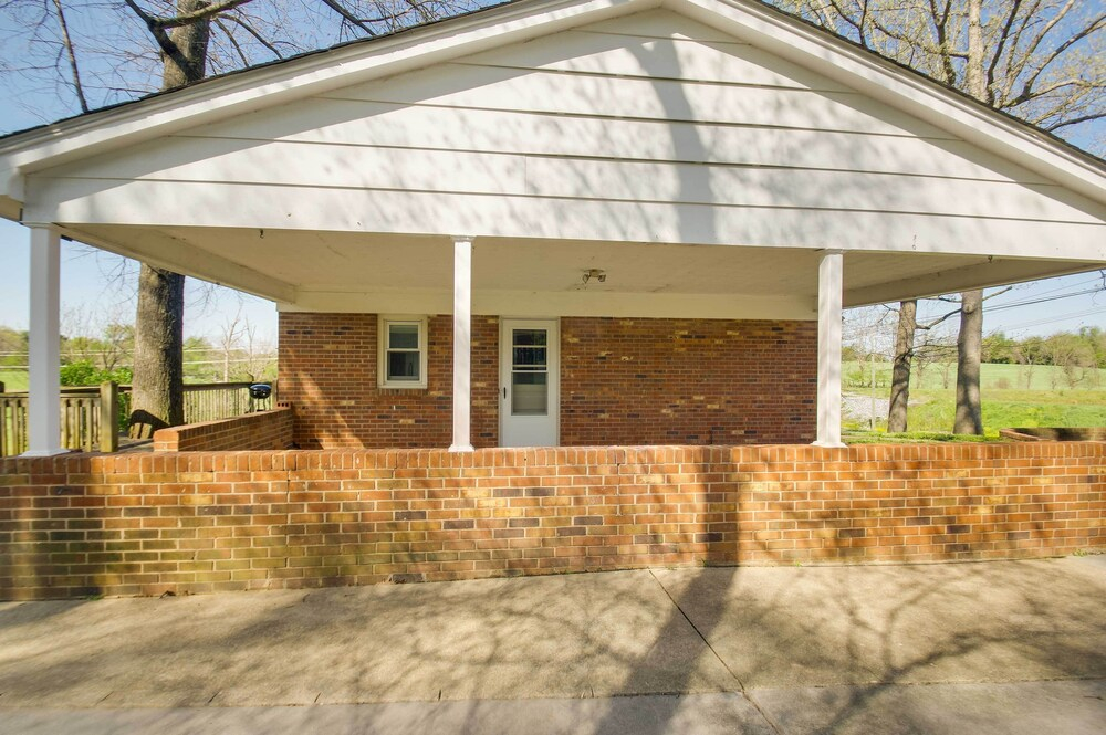 Harrisonburg Family Home w/ Deck, 4 Mi to Downtown