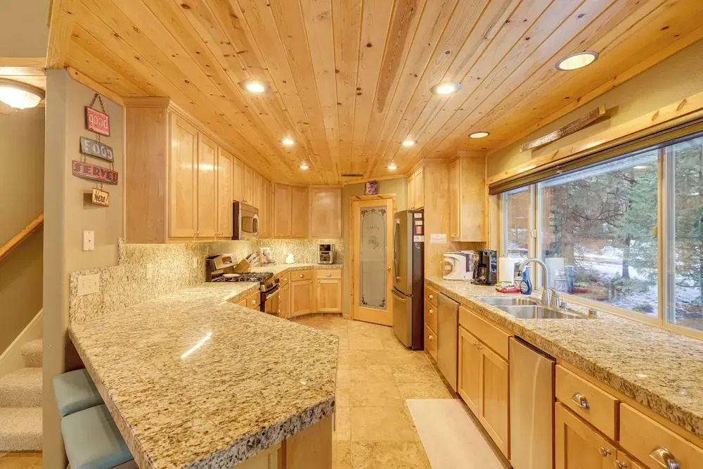 5 Mi to Dodge Ridge: Cabin in Strawberry