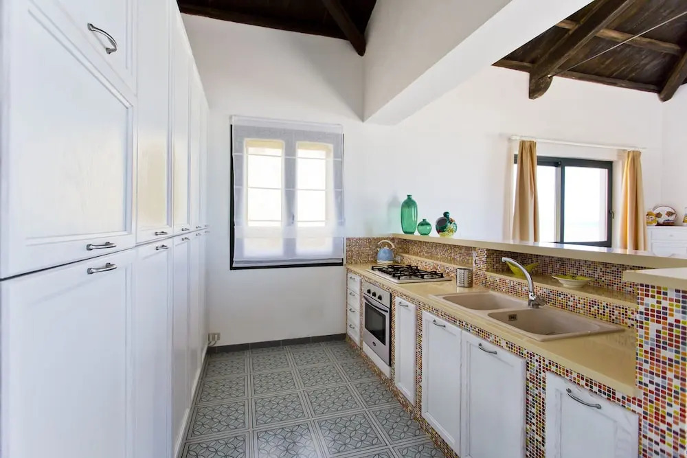 Dune Home, Beachfront Home With Three Bedrooms 9 PAX