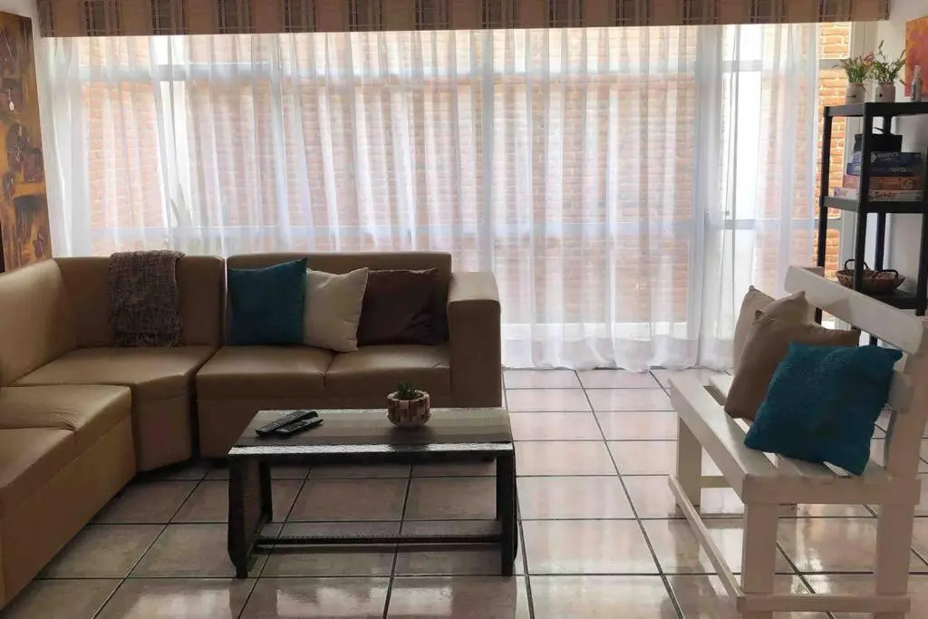Large full House Close to Angelopolis Area.