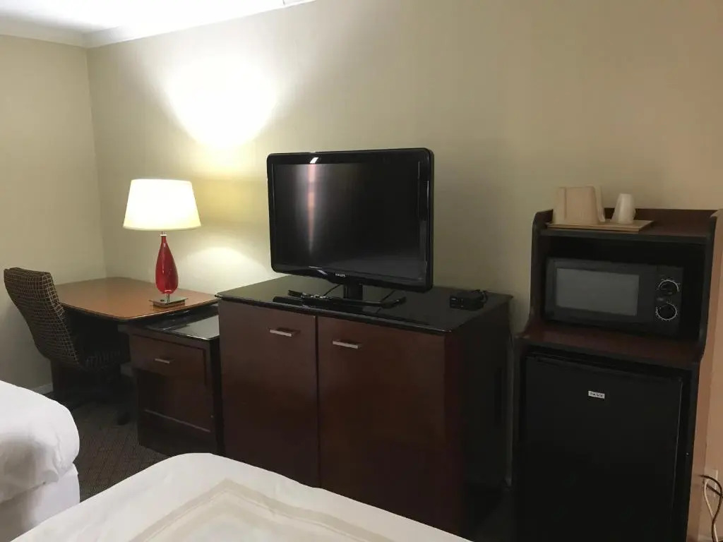 Hometown Inn & Suites