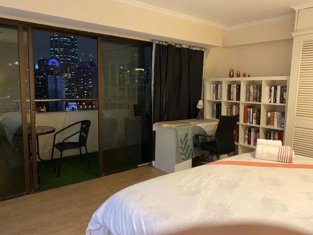 cozy apartment central bangkok 25th floor beautifull balcony