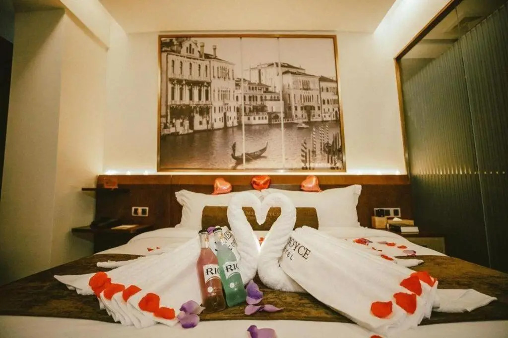 James Joyce Coffetel Wuhan Huanlegu Renhe Road Subway Station