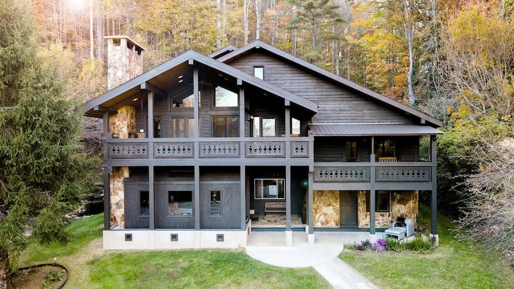 Outland Chalet & Suites Great Smoky Mountains