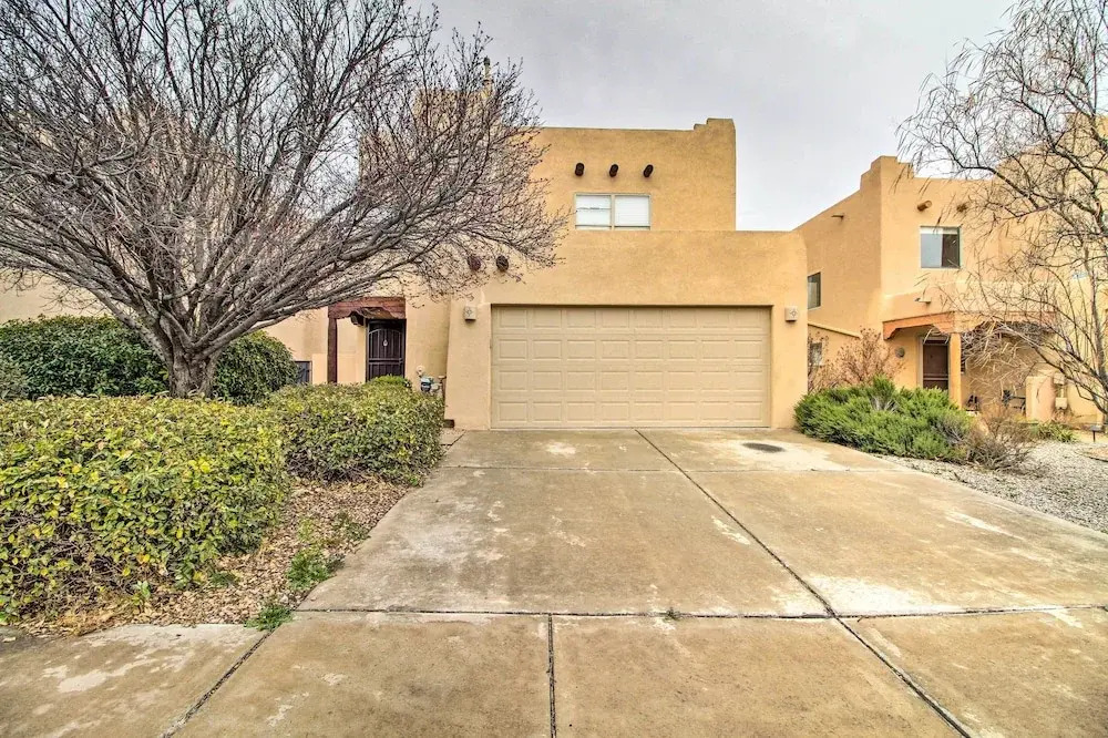 Albuquerque Vacation Home Rental with Hot Tub