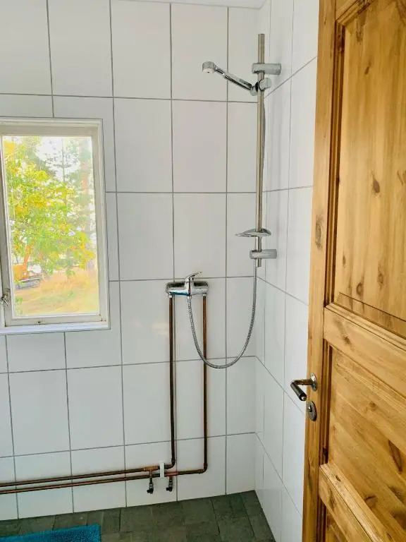 Charmig stuga av rustik stil i Stockholms område