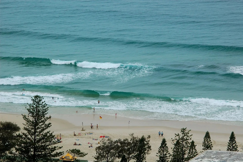 Chevron Renaissance - HR Surfers Paradise