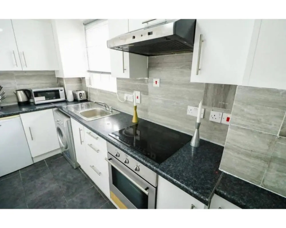 Chique & Spacious top floor 1Bed Oxford St.