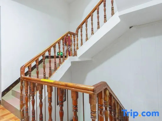 Sanchunli Zhong Homestay