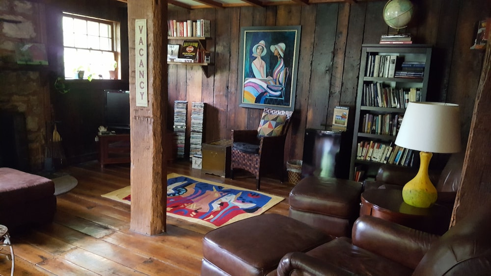 Hummingbird Inn