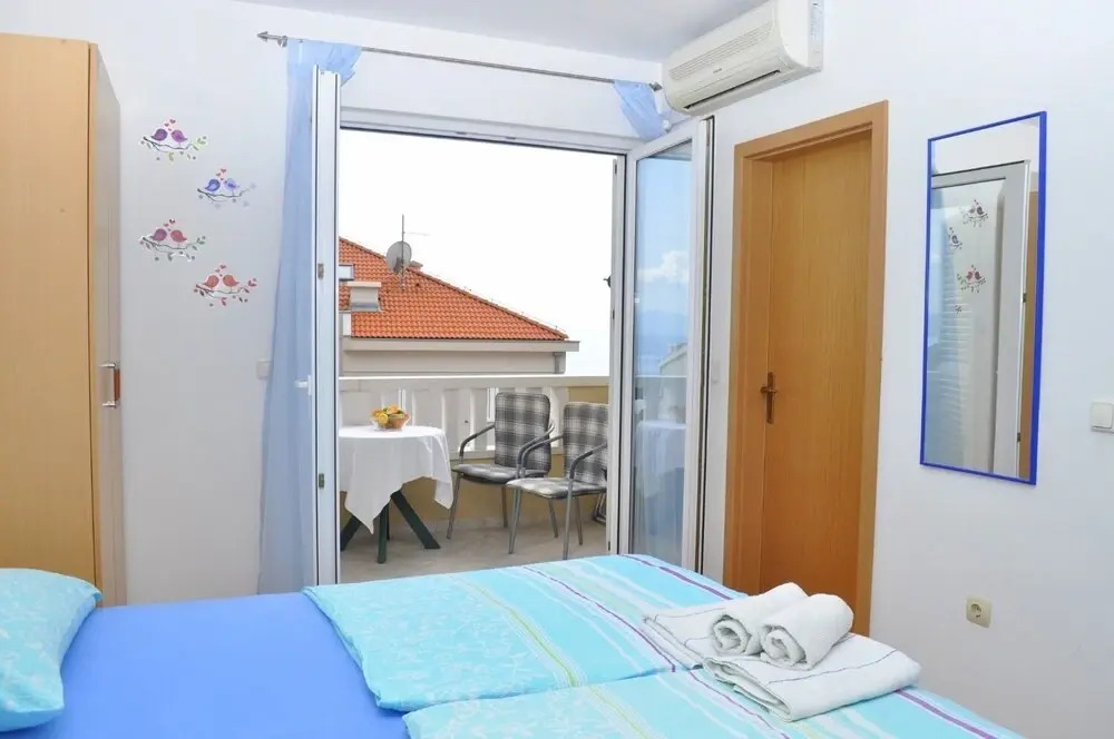 Ivi - big Parking and Courtyard - SA5