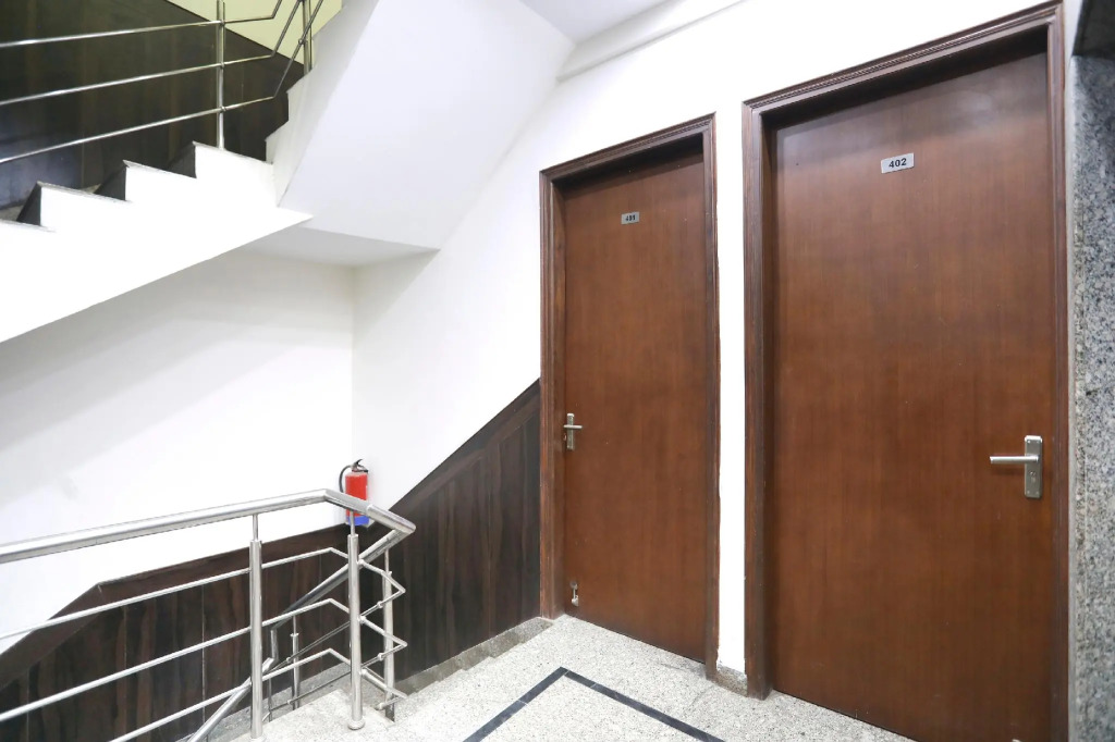 OYO 62820 Hotel Sanfot
