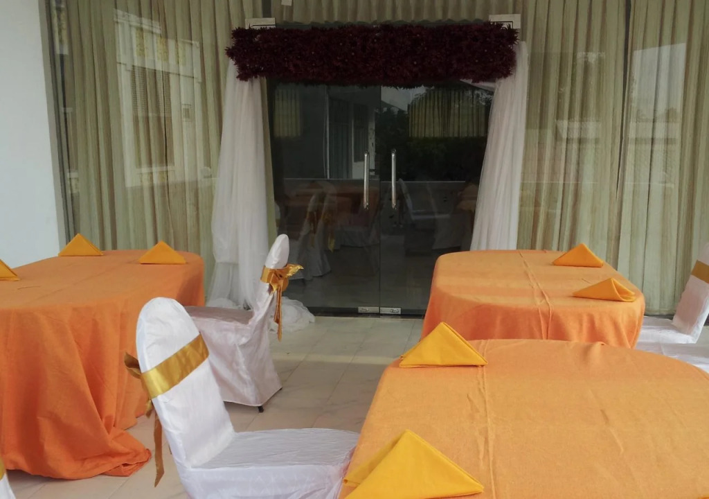 Lagoon Waves Hotel