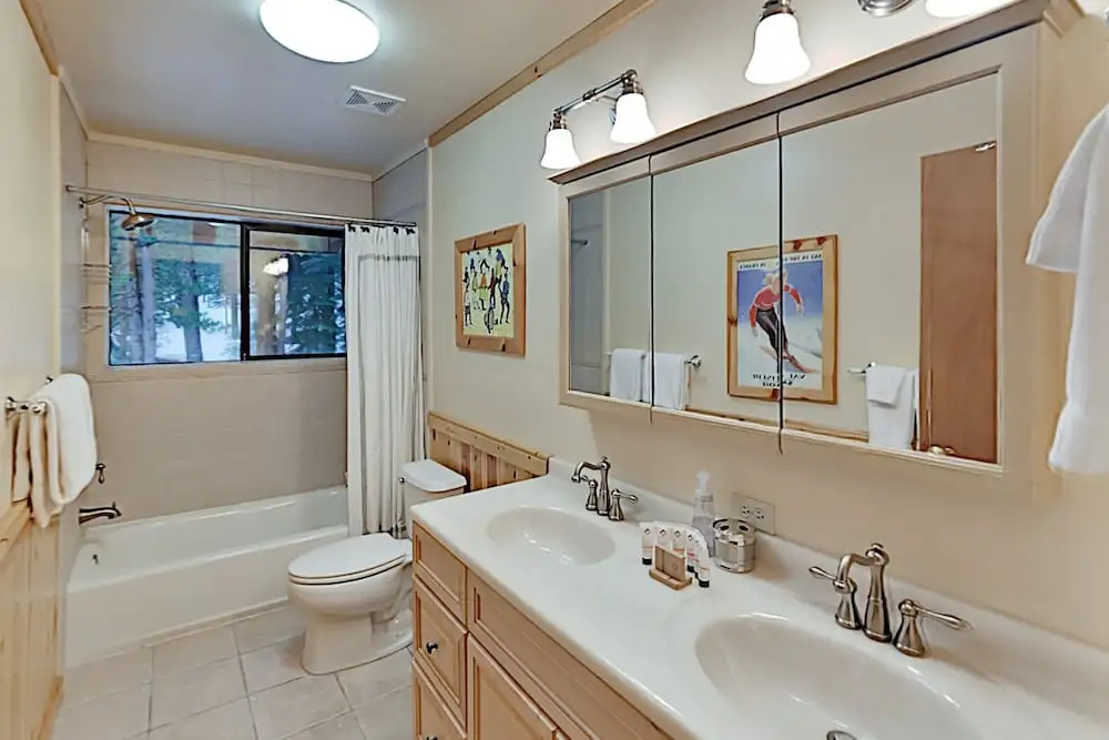 Grand Mountain Lodge W/ Tahoe Donner Amenities 4 Bedroom Home