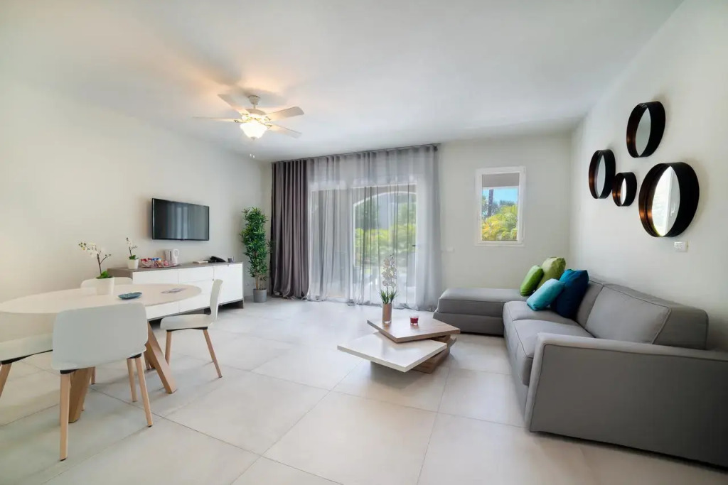 TRACADERO Beach Club & Holidays Rentals