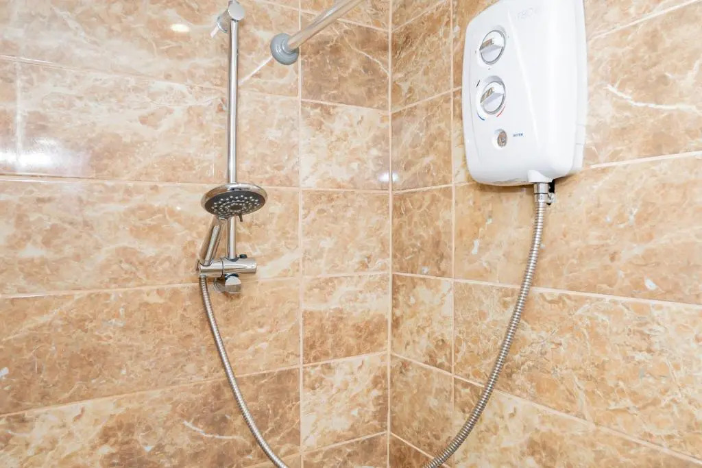 Shirley House 3, Guest House, Self Catering, Self Check in with Smart Locks, Use of Fully Equipped Kitchen, close to City Centre, Ideal for Longer Stays, Walking Distance to BAT, 20 min Drive to Fawley Refinery, Excellent Transport Links