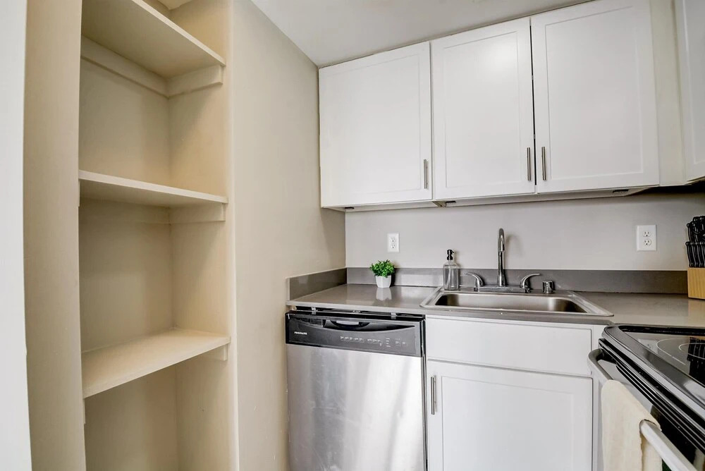 FRONTDESK Vue at 3rd St Apts Downtown Louisville