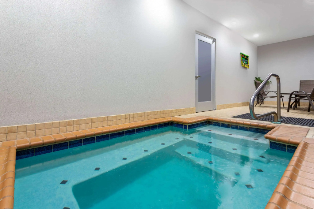 La Quinta by Wyndham Columbus - Edinburgh