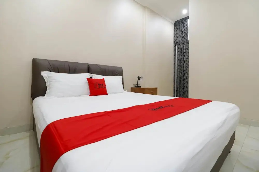 RedDoorz Plus near Dharmawangsa