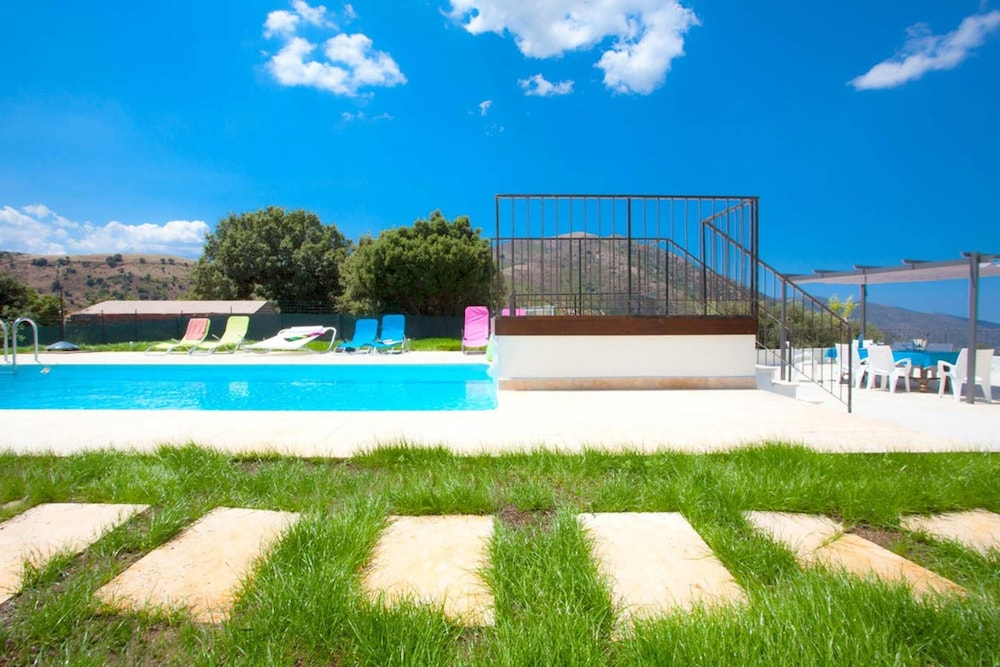 Villa With 3 Bedrooms in Pietralba, With Wonderful Mountain View, Private Pool, Enclosed Garden - 15 km From the Beach