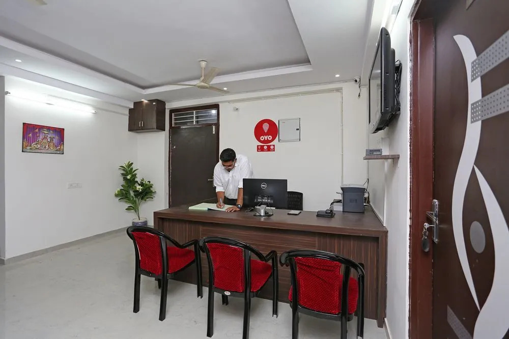 OYO 9596 Hotel Radha Nikunj Residency