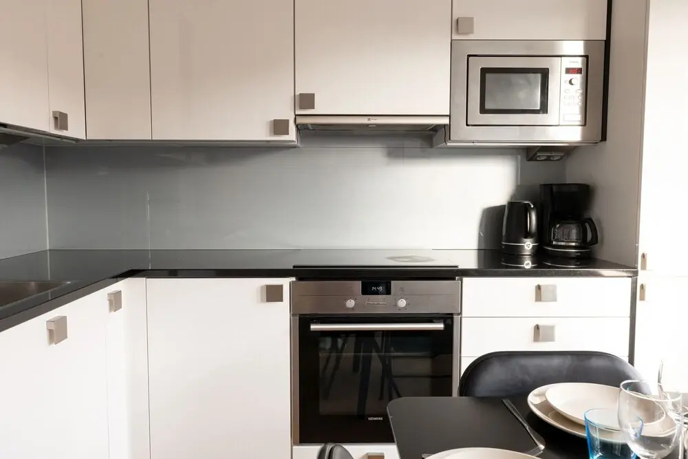 2ndhomes Modern & Cozy 2BR Apt w Balcony