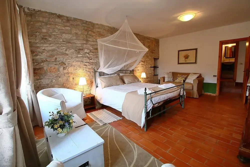Spacious Villa With Pool in Fabriano Italy