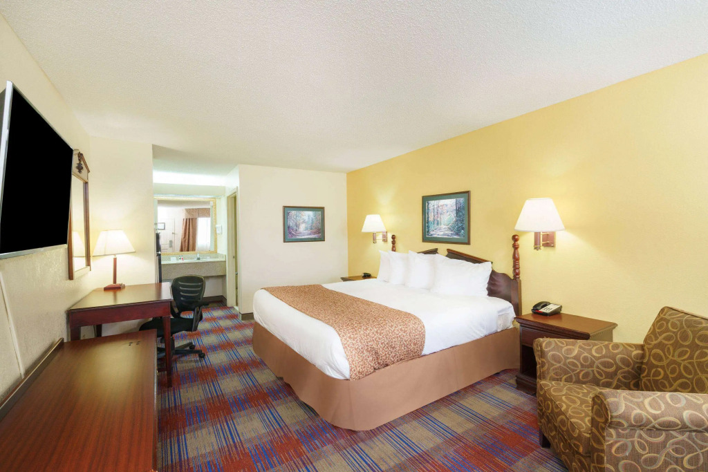 Travelodge by Wyndham Montgomery East