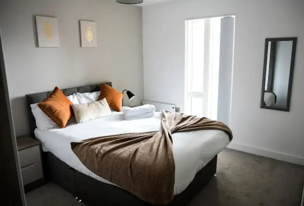 Modern 2 Bedroom Flat City Centre with Parking/Balcony