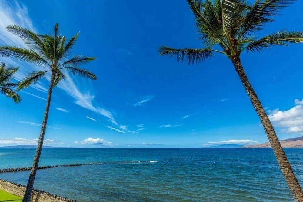 Menehune Shores, #210 3 Bedroom Condo by RedAwning