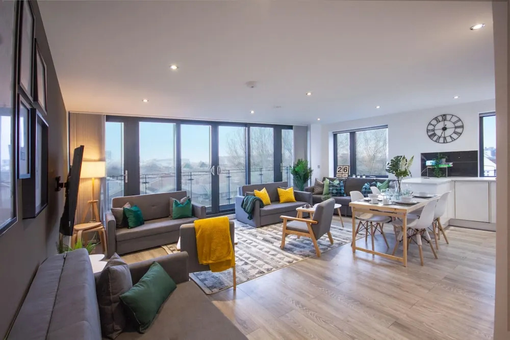 Family & Large Groups- 3x Bed Apartment in London