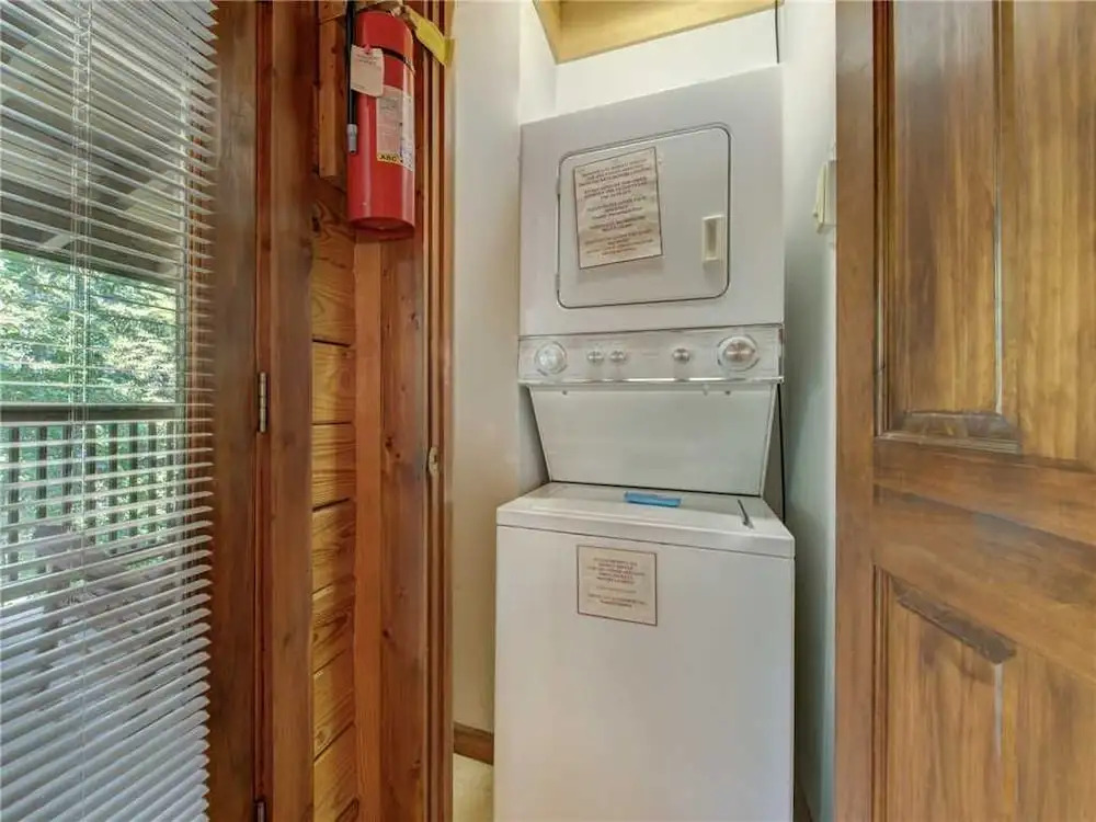 Buckhorn  2 Bedroom Home with Hot Tub