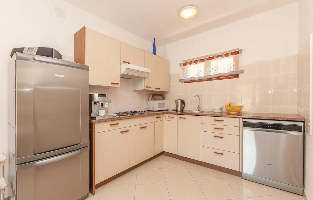 Beautiful Home in Pirovac With Wifi and 2 Bedrooms