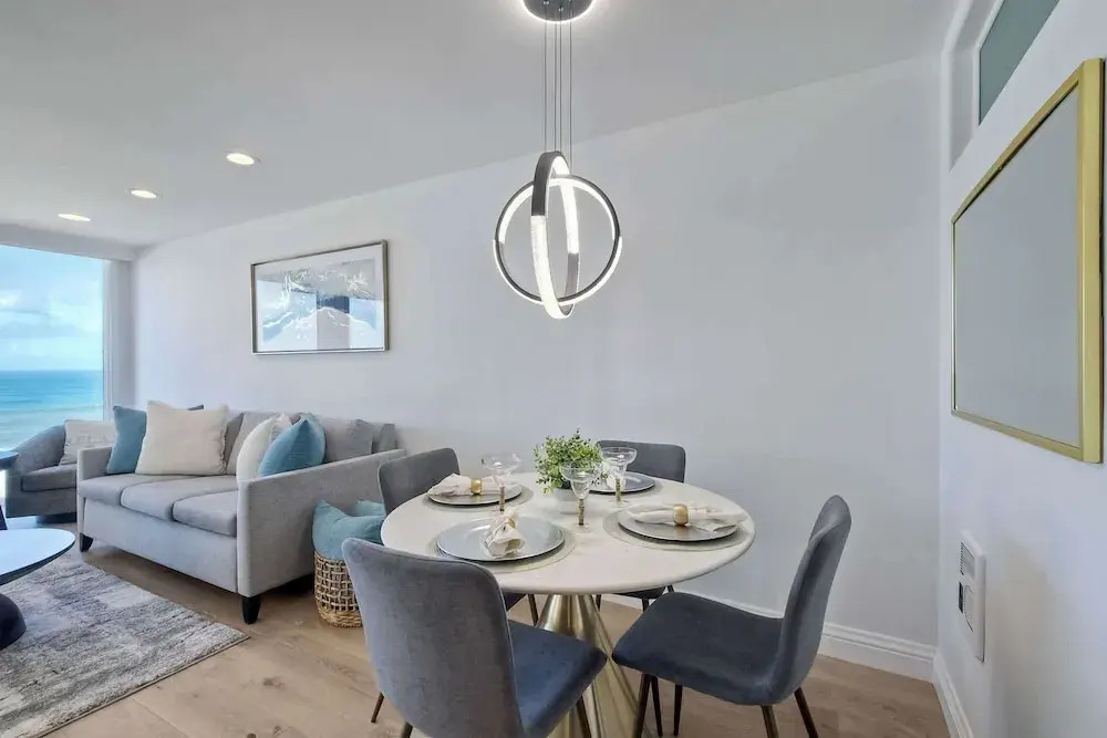 Solana Sunset Stunning Beachside Retreat for 4!