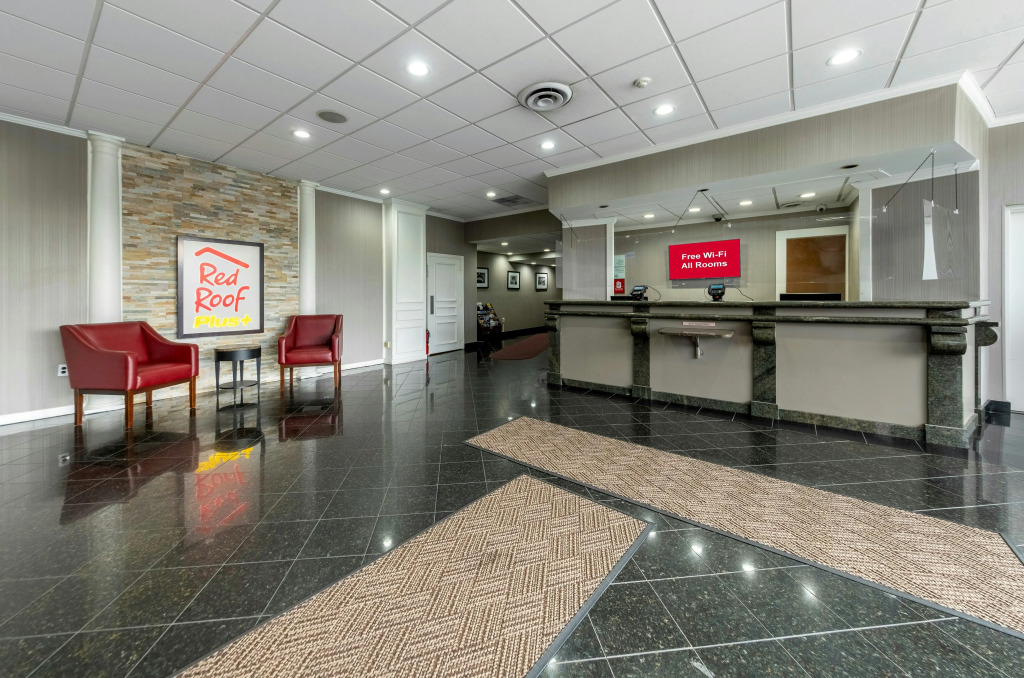 Red Roof Inn PLUS Woodbridge - Carteret