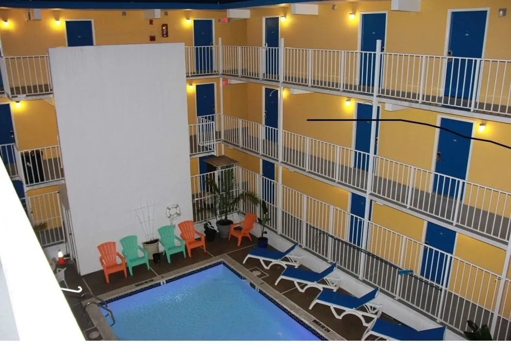 Seaside Inn & Suites