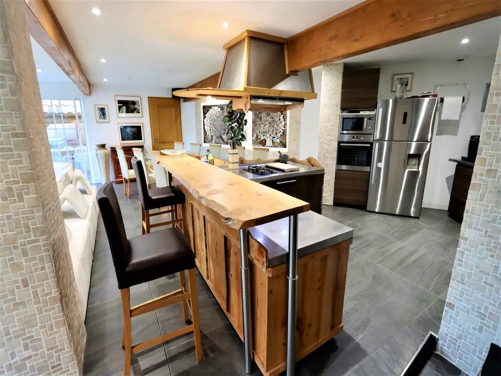 Inviting villa with hot tub in Lacanau 100m from the beach