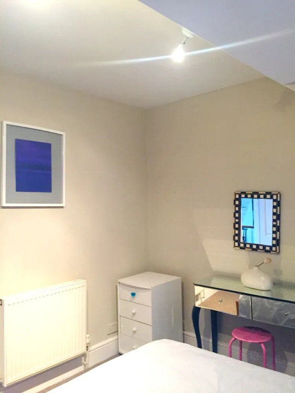 2 Bedroom Flat in North Kensington