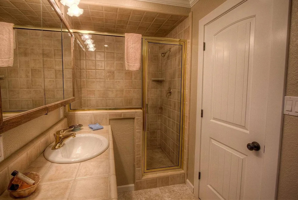 Fernandez Hideaway by Lake Tahoe Accommodations