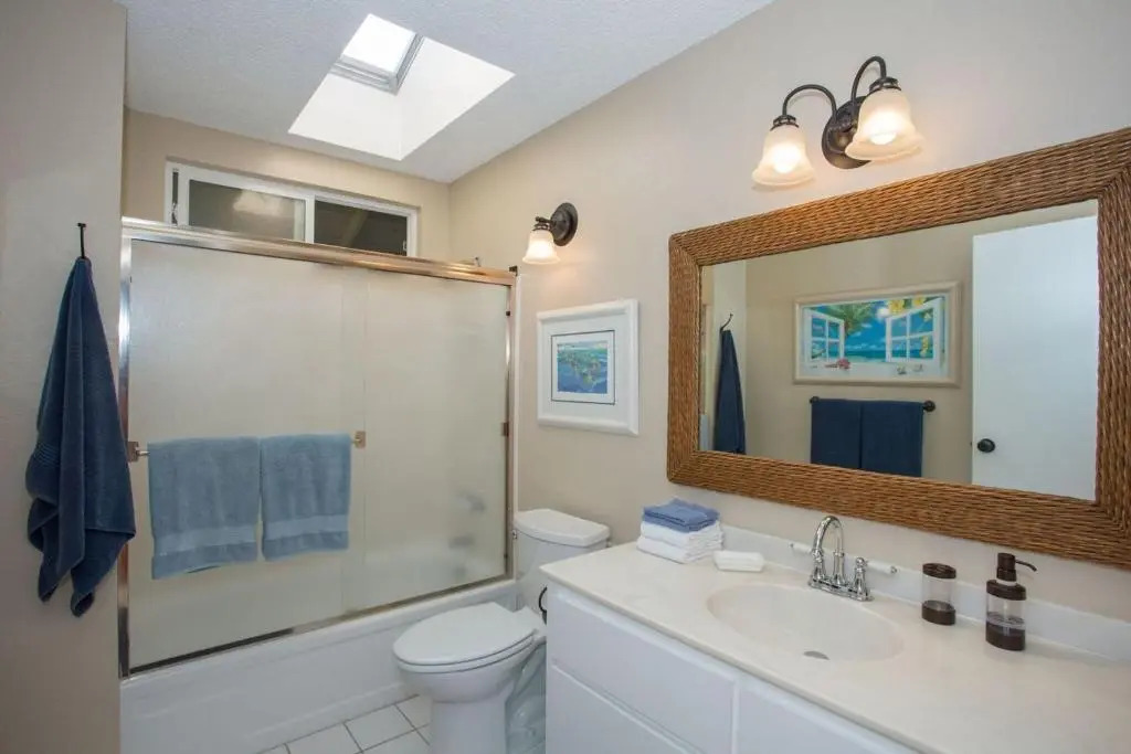 Hale Nani Loa - White Sands Beach Home by Casago