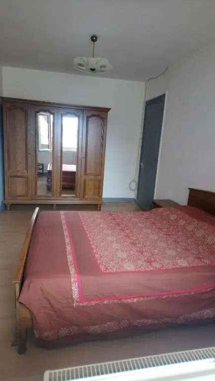 gîte 4 pièces,6 couchages,centre ville Sancoins wifi gratuite,lave linge, lave vaisselle