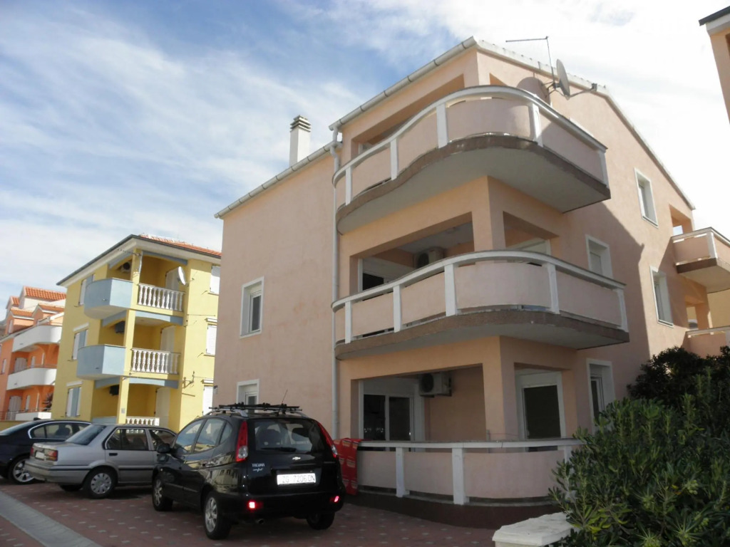 Sab - 40 m from beach - A2(4+2)