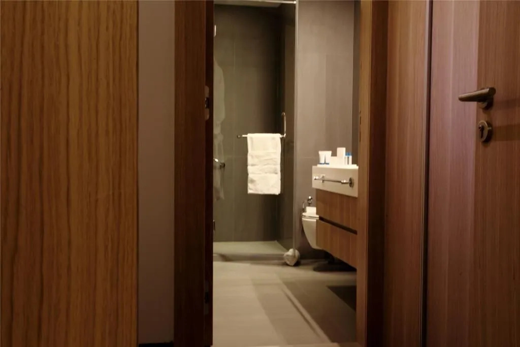 Monot Suites
