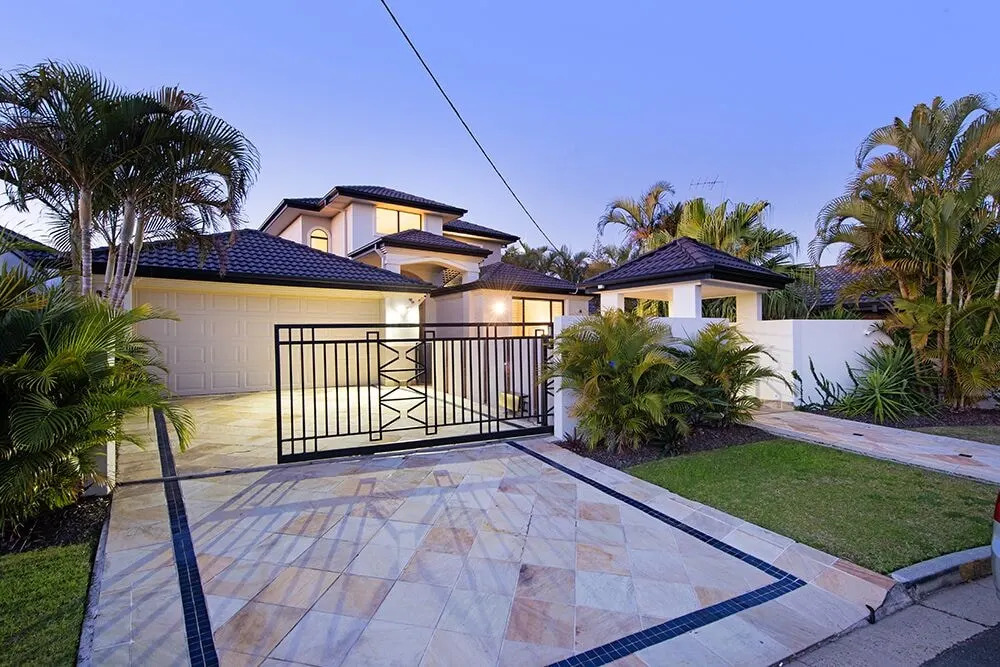 Stunning Lake Front House Amalfi Drive